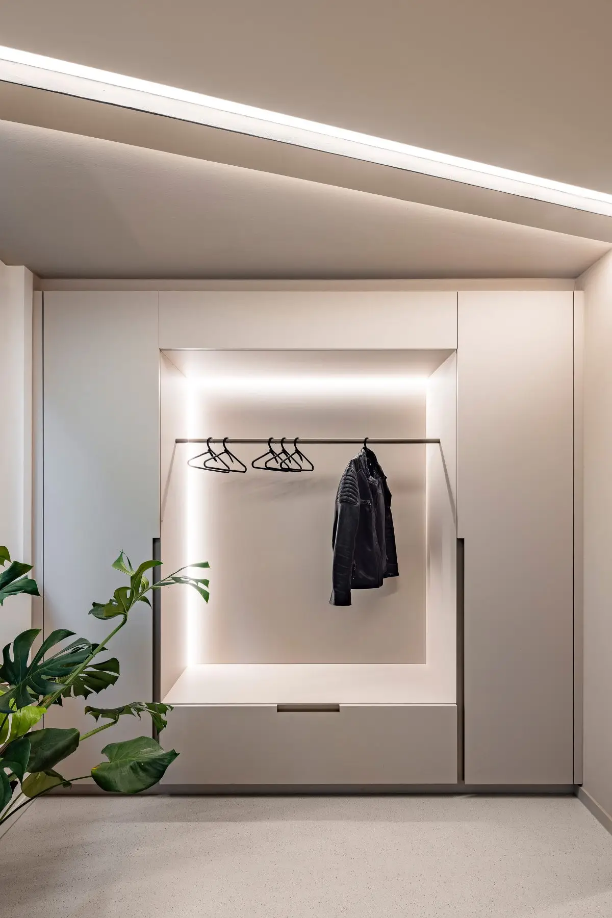 mgf_Praxis-Komarica_full-res_01-1-1200x1800-c-default